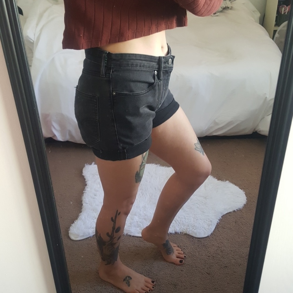 Levis cut off shorts
